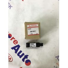 Mitsubishi Pajero oldalsó ütközésérzékelő 8651A011