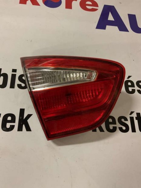 Kia Rio UB bal hátsó belső lámpa 924031W200-BON img_0958.jpeg