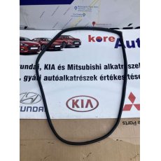 Hyundai i40 bal hátsó kasztni kédergumi 821103Z000RY-BON