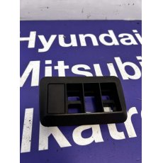 Hyundai Santa FE kapcsolópanel fogadó keret 933102B055HZ-BON